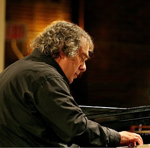 Eric Stumacher, piano